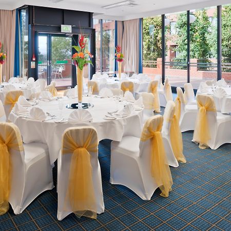 Holiday Inn Runcorn M56 Junction 12 By Ihg Bagian luar foto