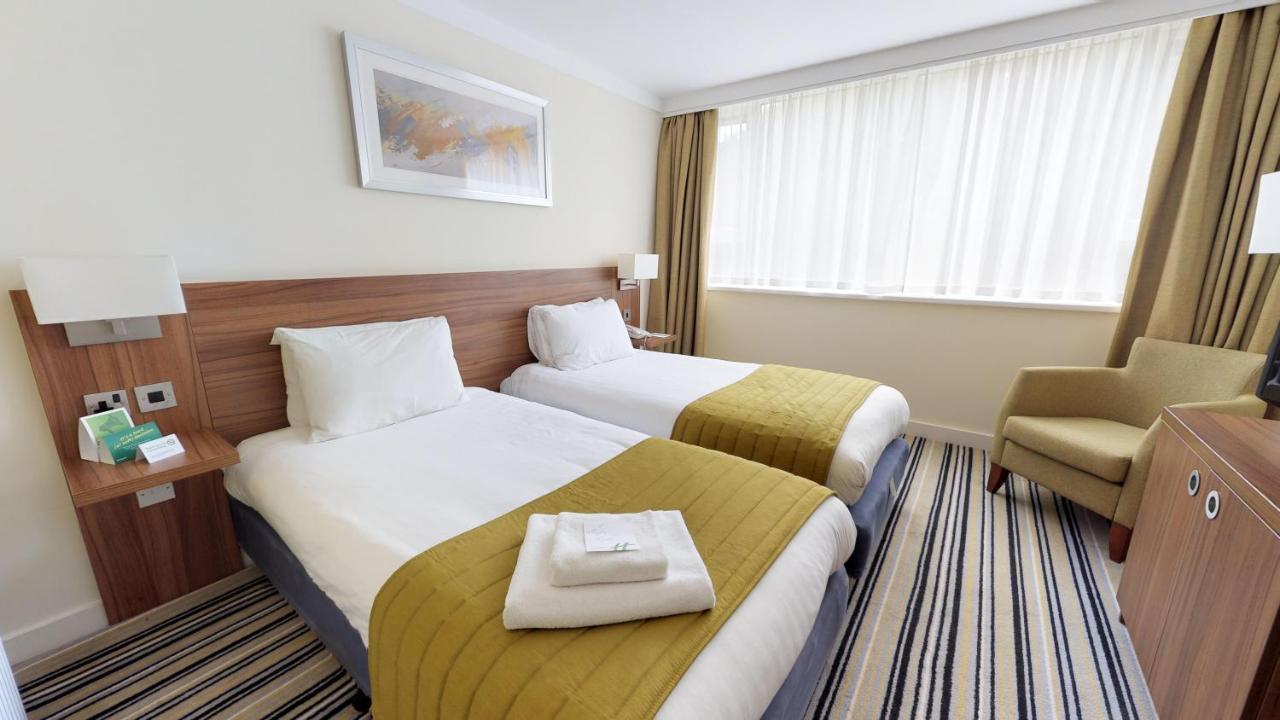 Holiday Inn Runcorn M56 Junction 12 By Ihg Bagian luar foto