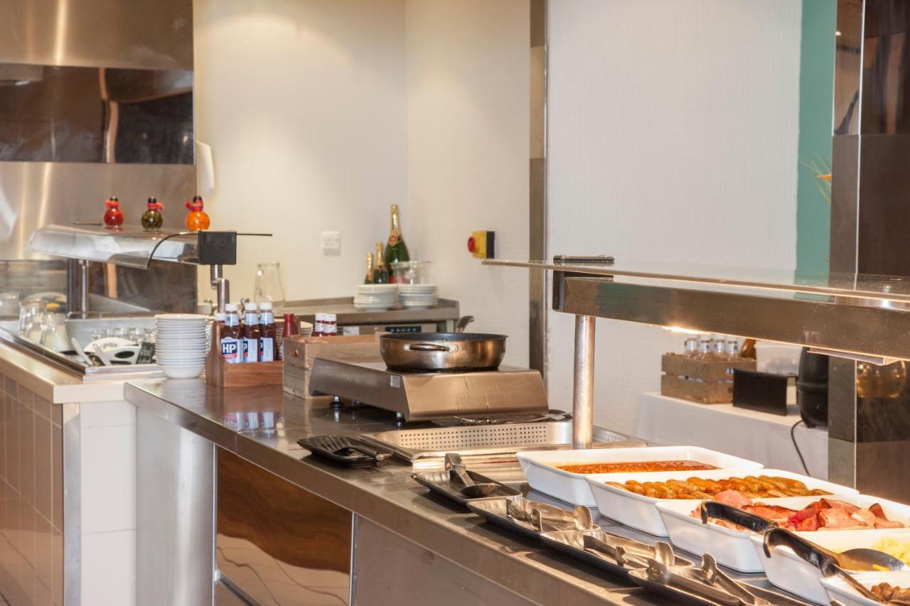 Holiday Inn Runcorn M56 Junction 12 By Ihg Bagian luar foto