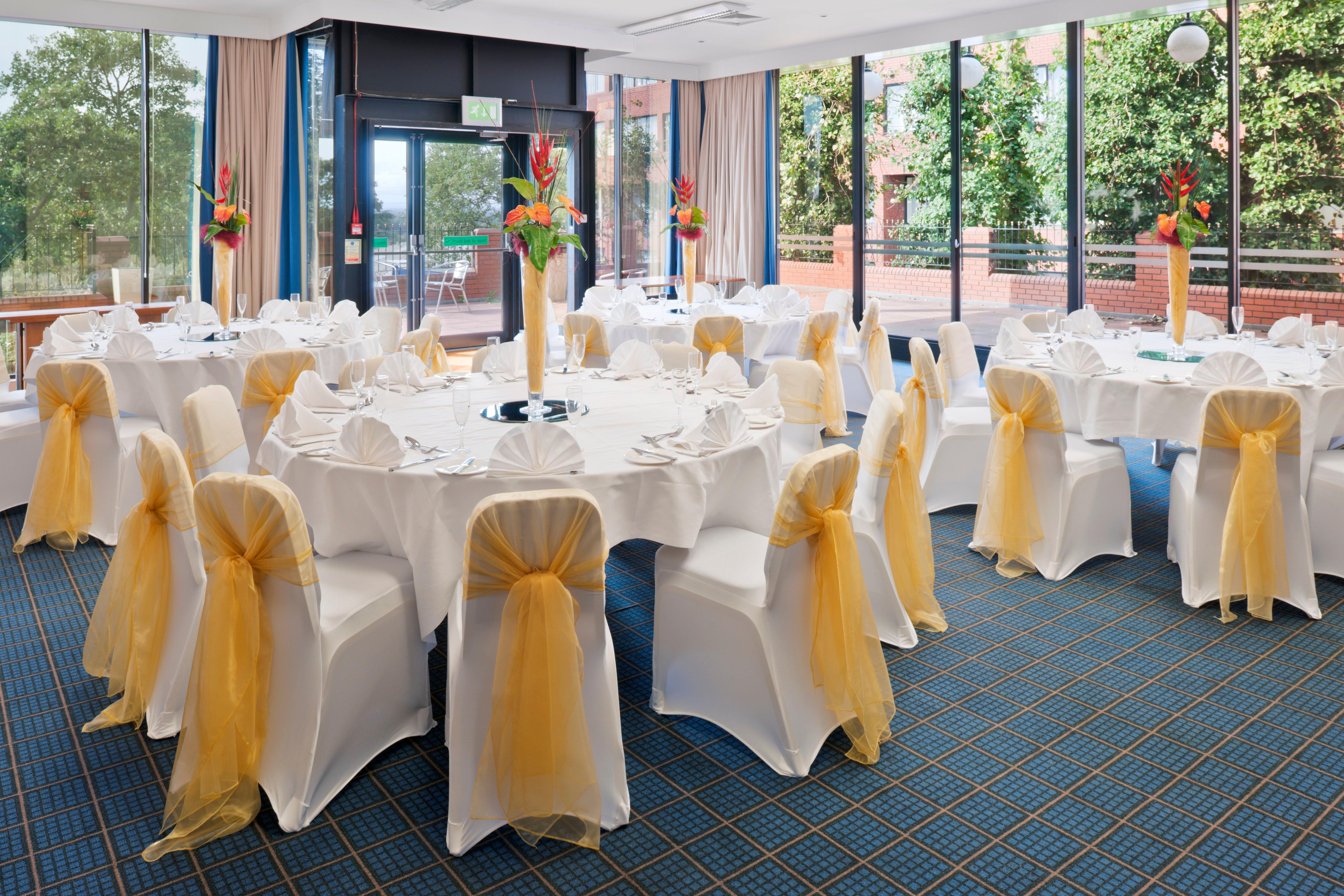 Holiday Inn Runcorn M56 Junction 12 By Ihg Bagian luar foto