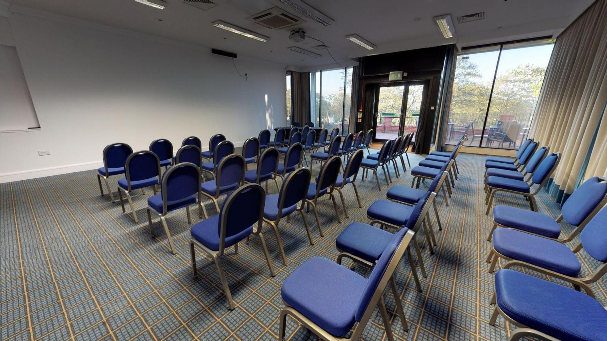 Holiday Inn Runcorn M56 Junction 12 By Ihg Bagian luar foto