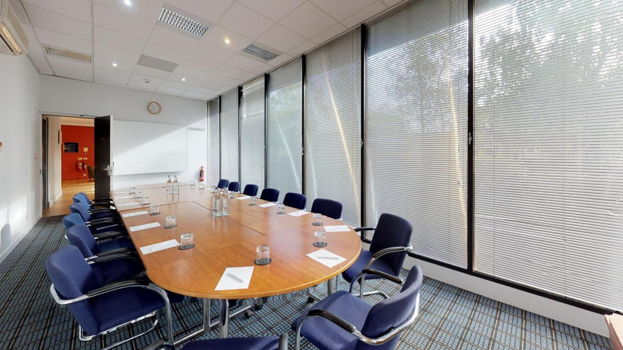 Holiday Inn Runcorn M56 Junction 12 By Ihg Bagian luar foto