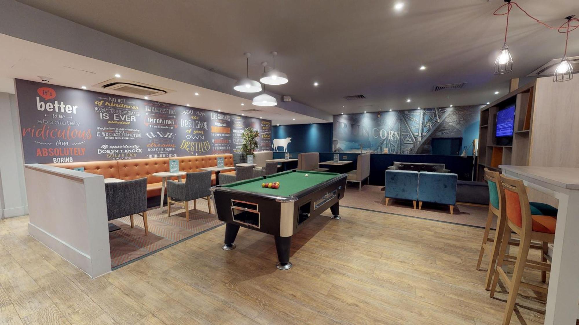 Holiday Inn Runcorn M56 Junction 12 By Ihg Bagian luar foto