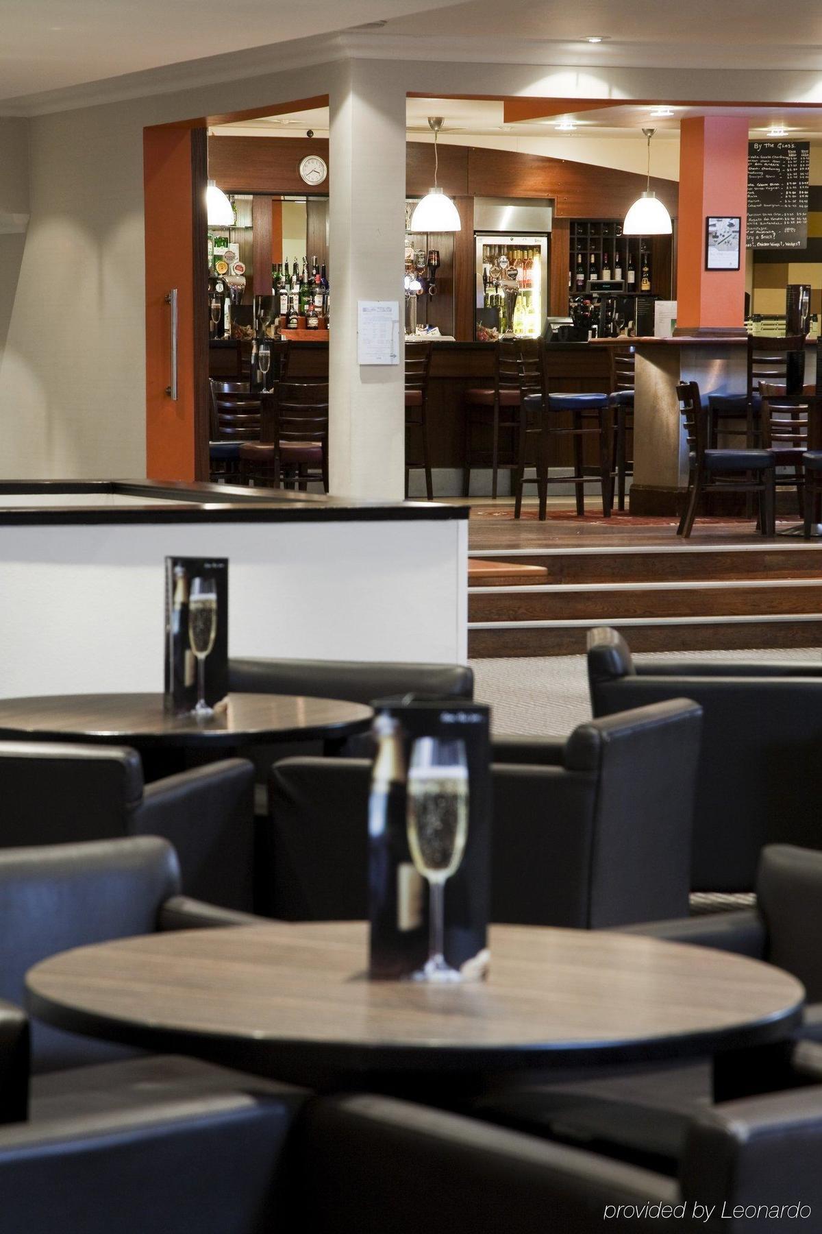Holiday Inn Runcorn M56 Junction 12 By Ihg Bagian luar foto